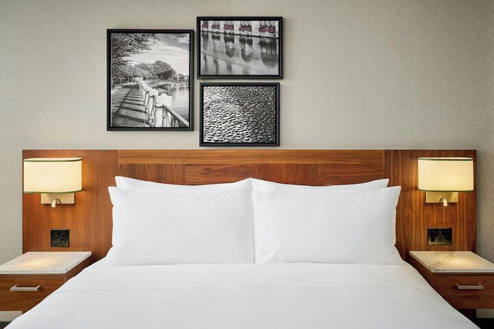 Ômage Hotel Montreal Laval, a Tribute Portfolio Hotel