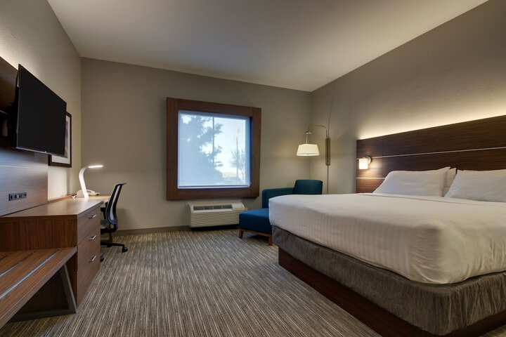 Holiday Inn Express Hotel & Suites Vernon College Area by IHG