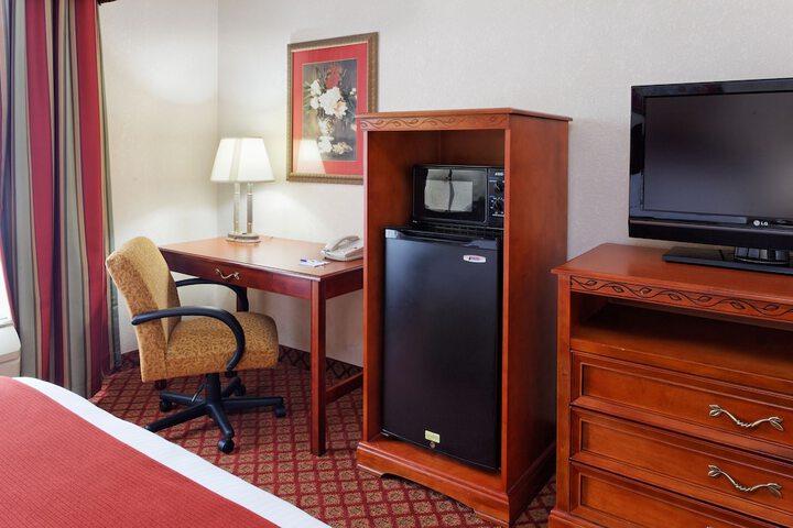 Holiday Inn Express Hotel & Suites Tupelo by IHG