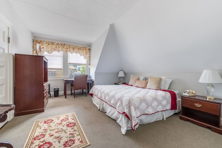 Room 10 of 34