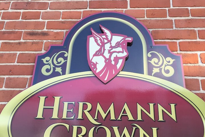 Hermann Crown Suites