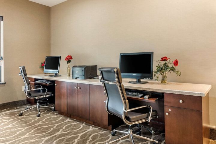 Business Center 32 of 32