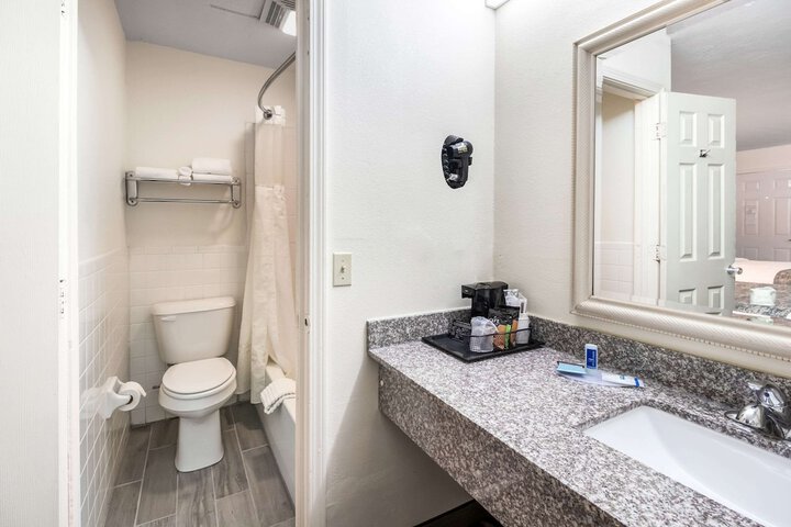 Room 15 of 23