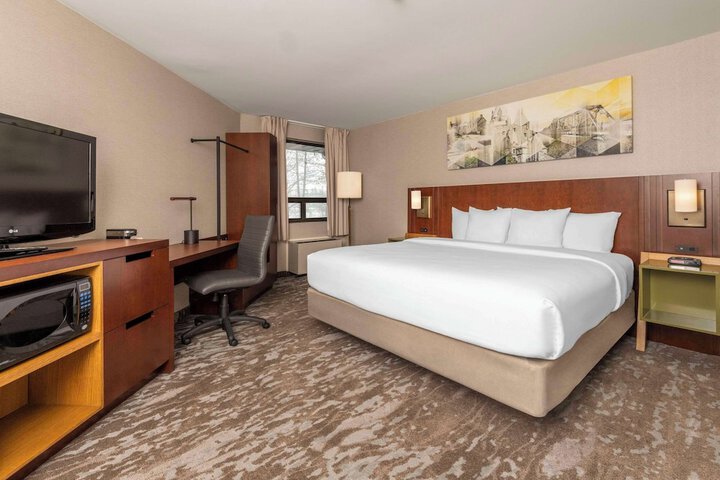 Room 27 of 38