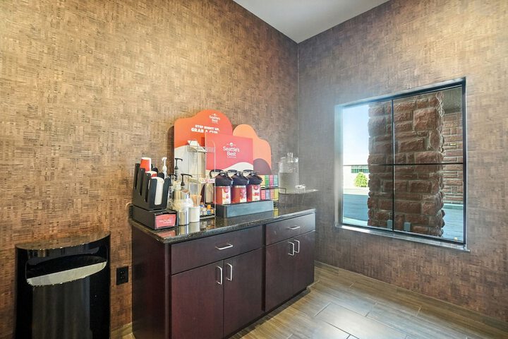 Cobblestone Hotel & Suites-Bellefontaine