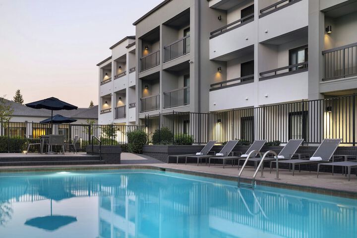 Courtyard by Marriott Bakersfield