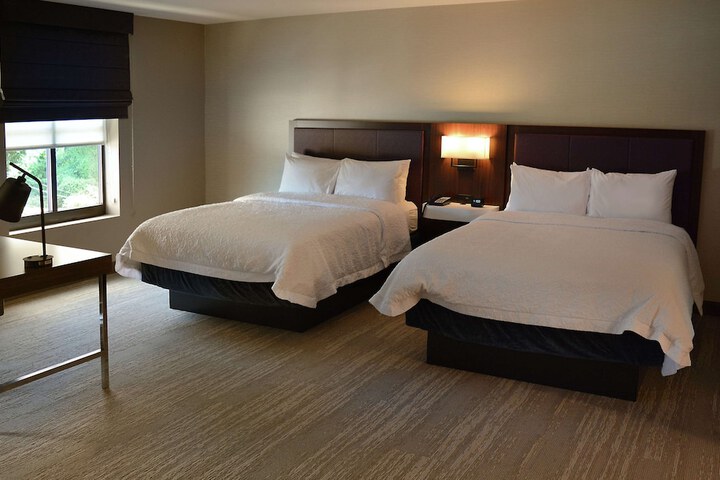 Hampton Inn & Suites Philadelphia / Media