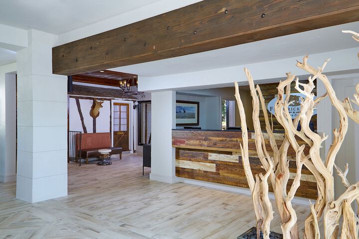 Fredericksburg Inn & Suites