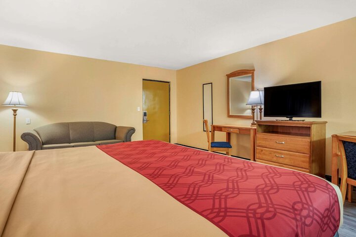 Room 4 of 20