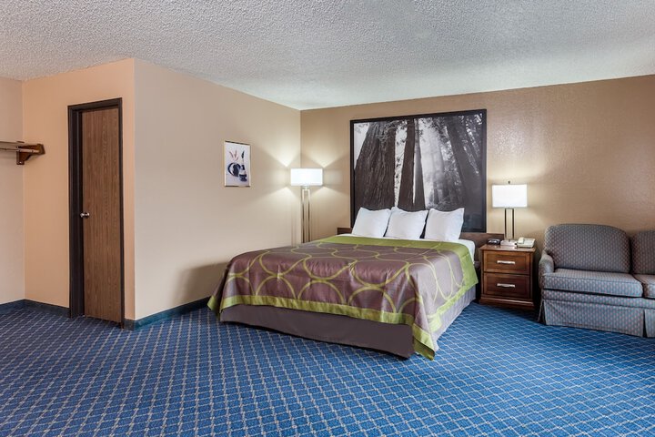Room 14 of 21