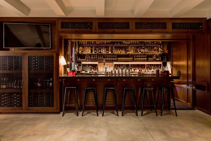 Lounge 103 of 106