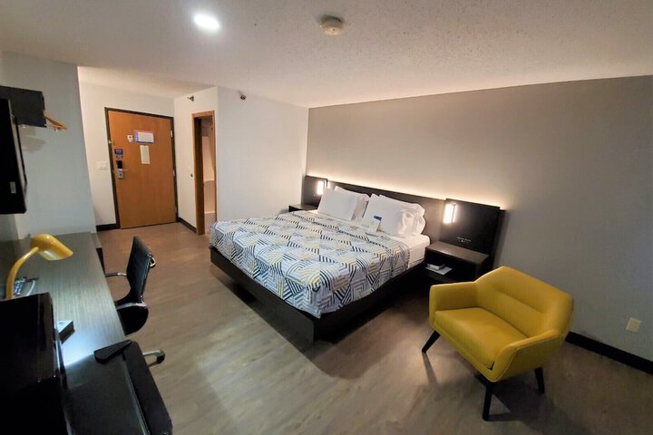 Motel 6 Kewanee IL