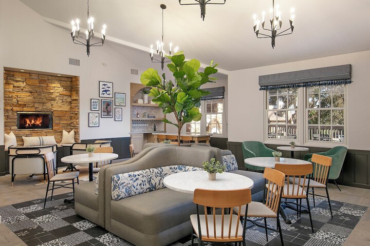 Cottage Inn by The Sea