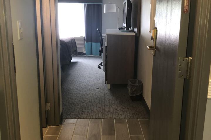 Room 11 of 27