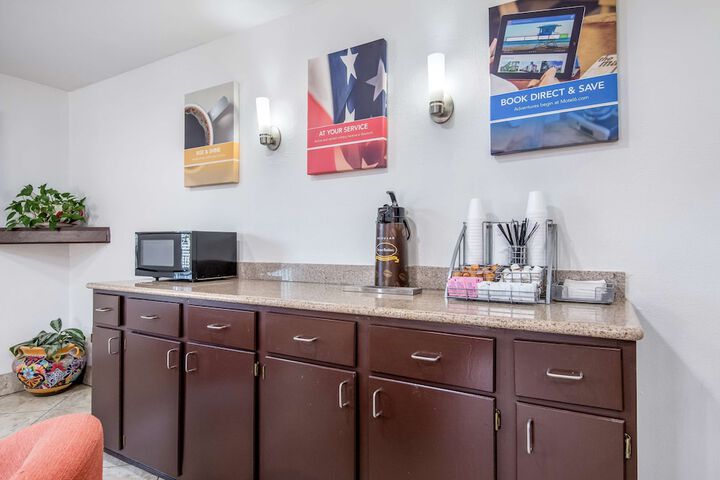 Motel 6 Marshall TX