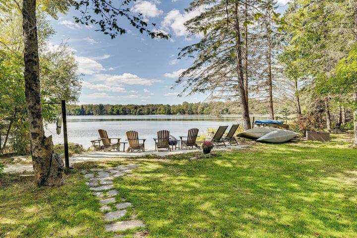 Luxe Poconos Pines Home w / Beach + Amenities!