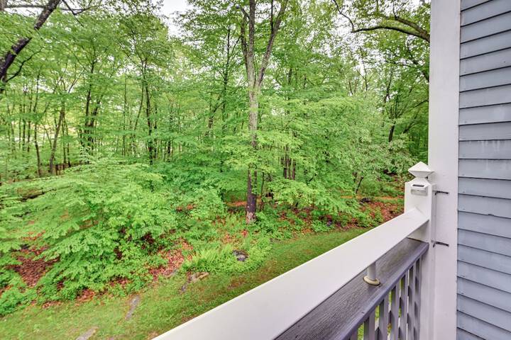 1 Mi to Mohegan Sun: Studio w / Pool Access