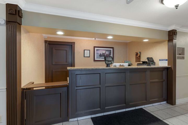 Best Western Colonial Inn