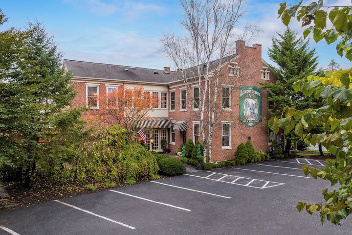 Hotel Exterior 129 of 132