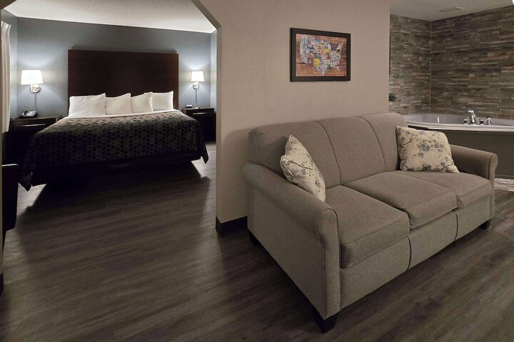 Room 10 of 32