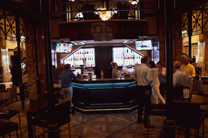 Lounge 129 of 175