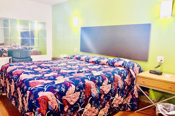 Room 17 of 18