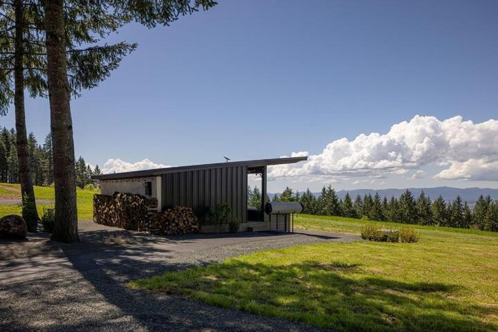 Escape to Wine Country Luxurious Getaway Awaits