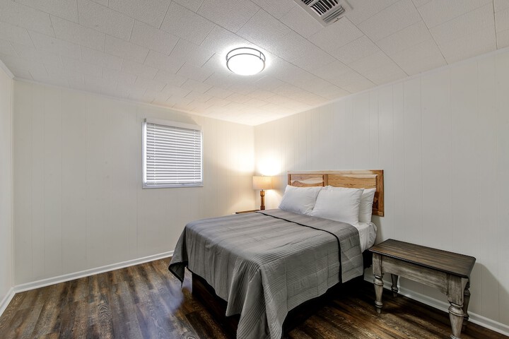 Room 60 of 77