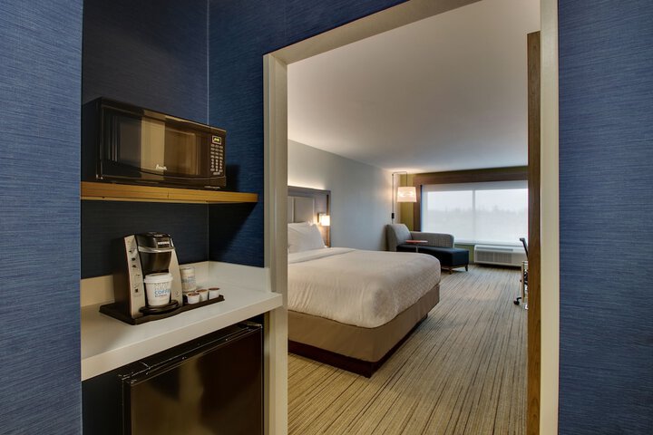 Room 17 of 43