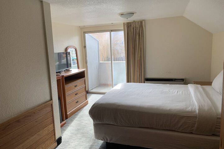 Room 17 of 27