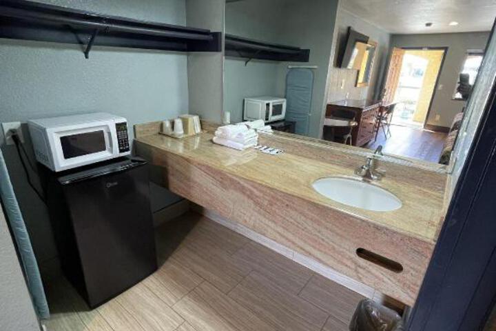 Travelers Inn