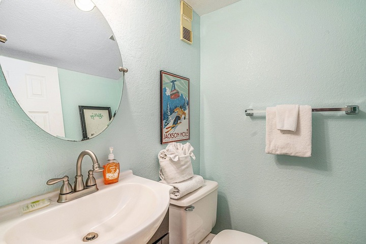 0401 Waters Edge Resort 3 Bedroom Condo by RedAwning