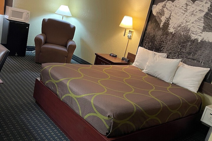 Room 23 of 28