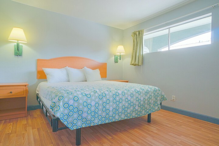 Room 32 of 40