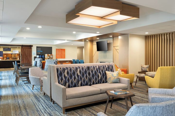 Holiday Inn Express Indianapolis Airport by IHG