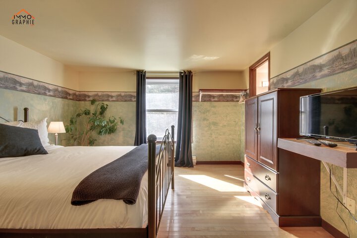 Room 33 of 41