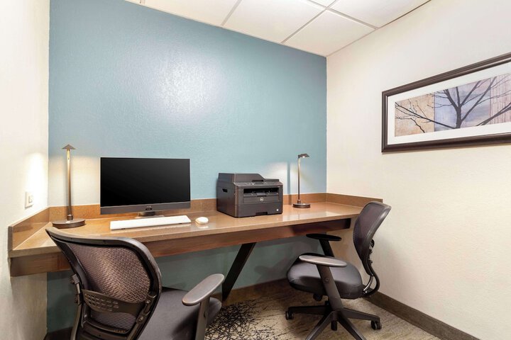 Business Center 37 of 38