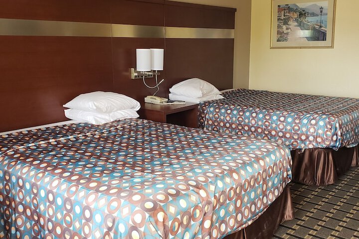 Taylor village Inn and suites