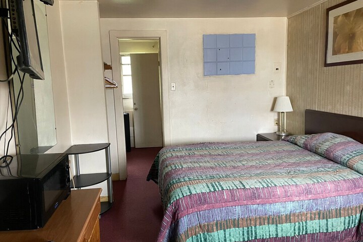 Room 8 of 8