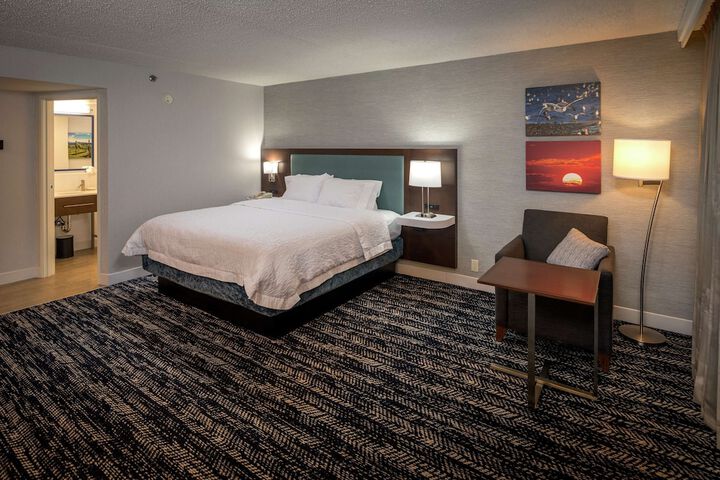 Hampton Inn Long Island / Commack