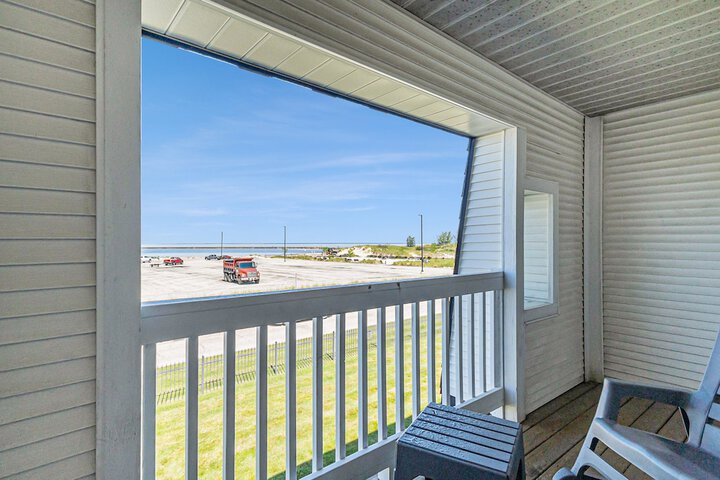 Snyders Shoreline Inn