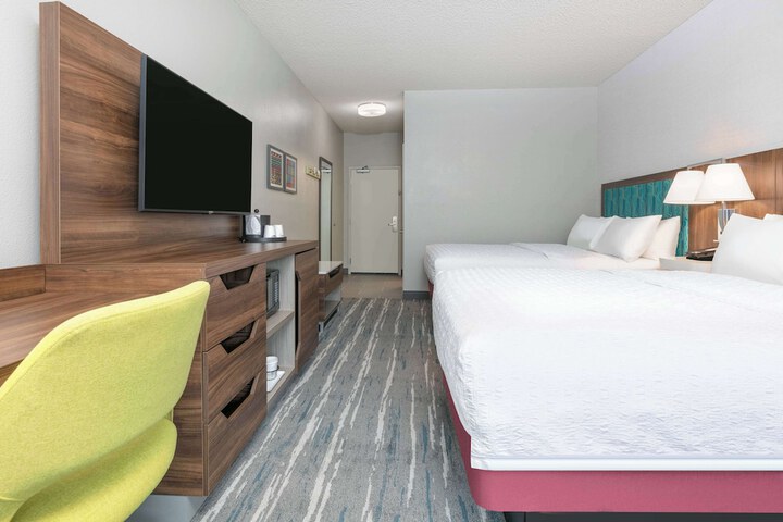 Room 6 of 30