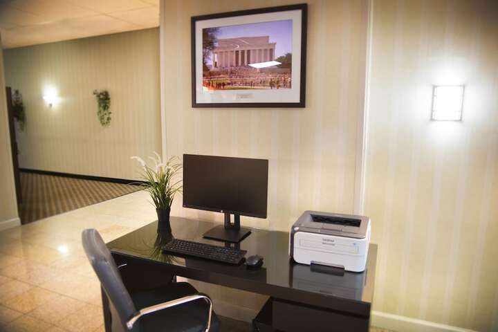 Business Center 26 of 26