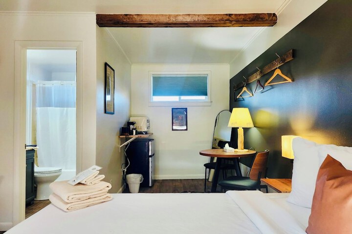 Elk Antler Inn