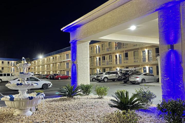 Hotel 4 of 50
