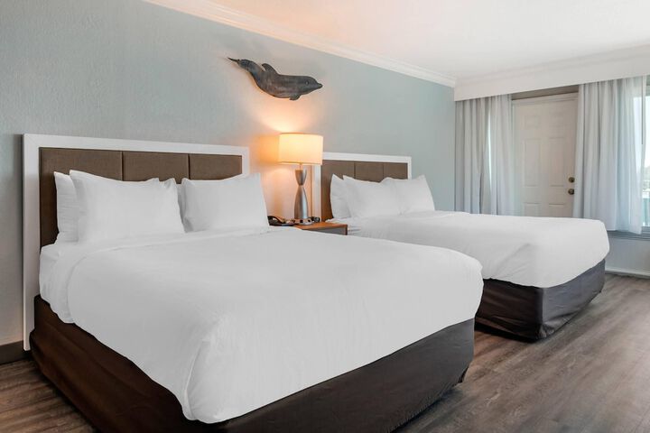 Dolphin Sands Clearwater Beach an Ascend Collection Hotel