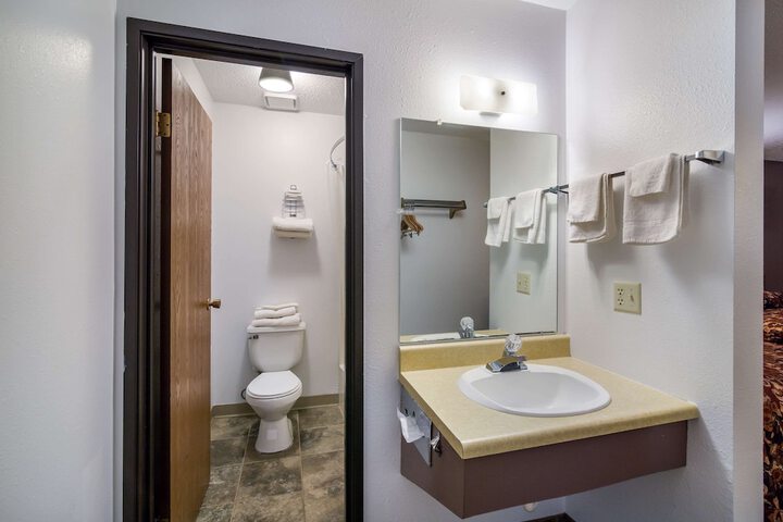 Room 18 of 33