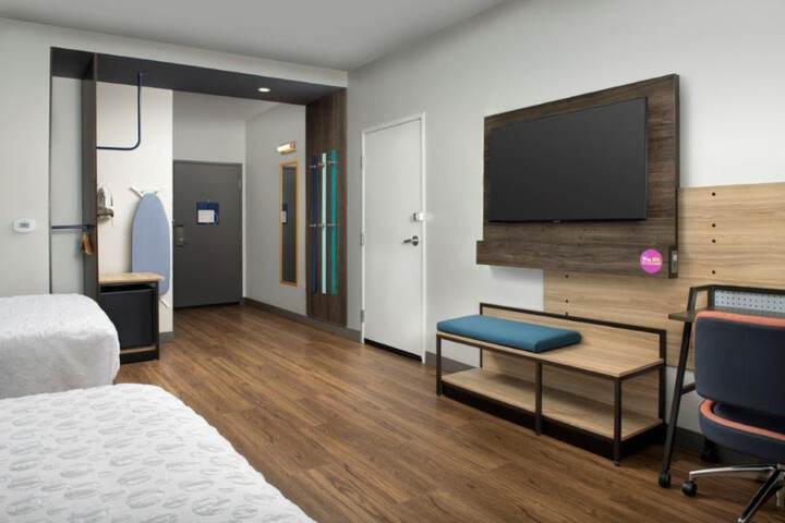 Room 9 of 28