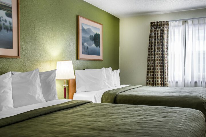 Hudson Inn & Suites