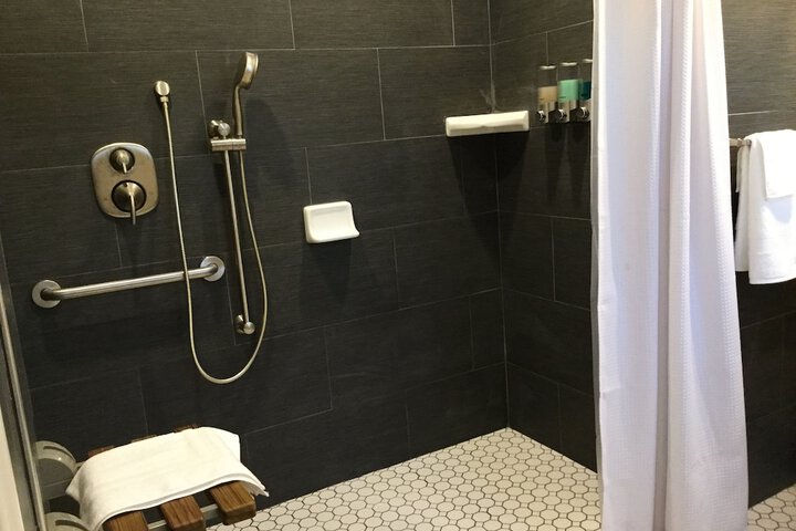 Room 35 of 131